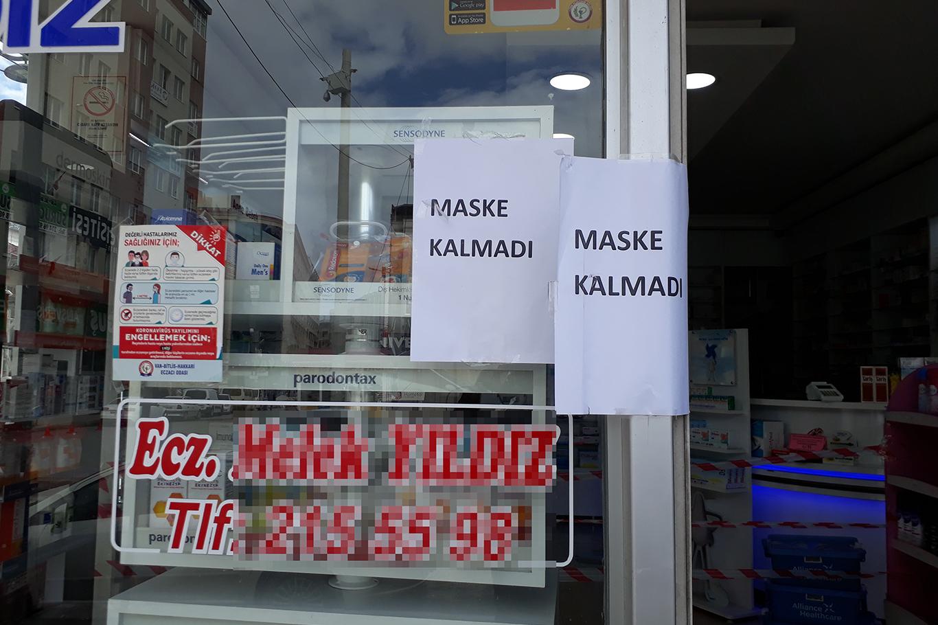 Van Eczacı Odası Başkanı Baransel: "Maske dünya için bir kriz haline geldi" Van Eczacı Odası Başkanı Baransel: "Maske dünya için bir kriz haline geldi"